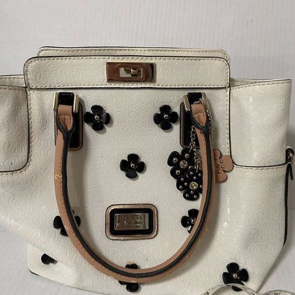 Guess purse cream w black flowers useful but well loved $49 - Picture 13 of 13